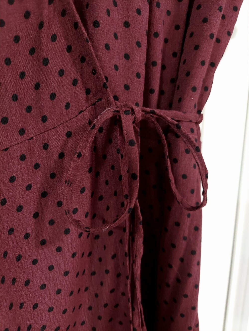 Blue Rain Wrap Dress, Size Large, Burgundy Polka-dot, Ruffle Hem - Picture 8 of 9